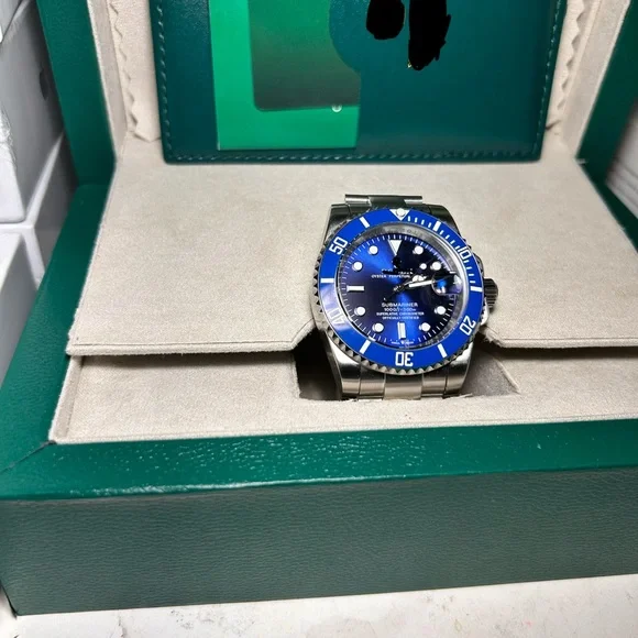 Men’s Watches with Box - Picture 2 of 6